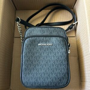 Jet Set Travel Medium Logo Crossbody Bag